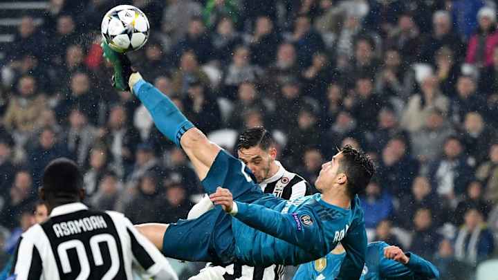 WATCH: Argentine Journalist Hurt Trying to Replicate Cristiano Ronaldo's Bicycle Kick WATCH: Argentine Journalist Hurt Trying to Replicate Cristiano Ronaldo's Bicycle Kick