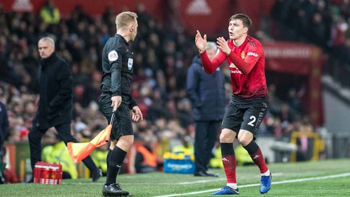 Mourinho Confirms Lengthy Absence for Man United Defender Lindelof