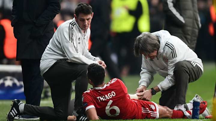 Jupp Heynckes Unconcerned Over Thiago Alcantara Injury as Bayern Secure Quarter-Final Place