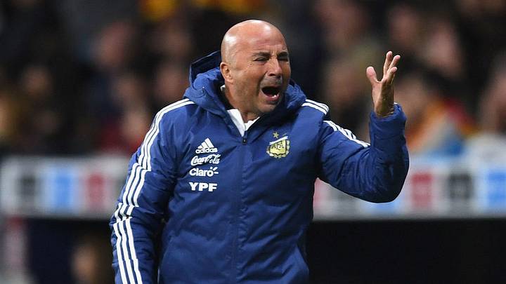 Sampaoli llamó a una radio para pedir que le pasen una canción, mientras iba a una reunión con Pavón Sampaoli llamó a una radio para pedir que le pasen una canción, mientras iba a una reunión con Pavón