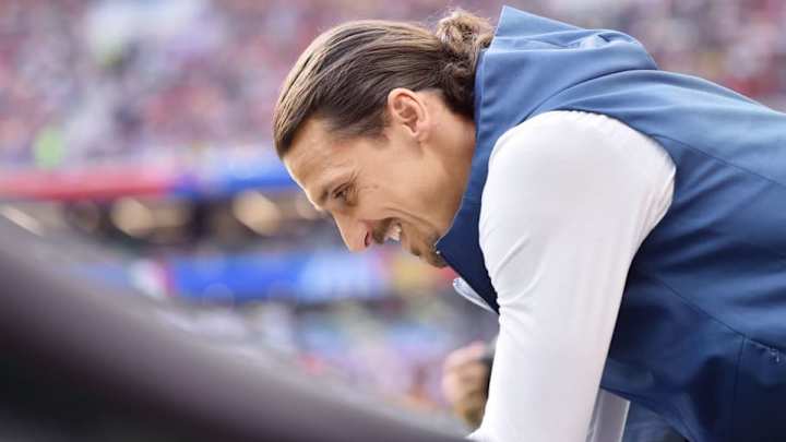 IMPERDIBLE: Zlatan Ibrahimovic le da la bienvenida a LeBron James a Los Angeles