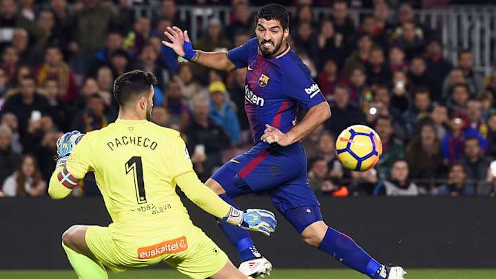 Twitter Tears Luis Suarez Apart After Referee Fails to Spot Controversial 'Roundhouse Kick'