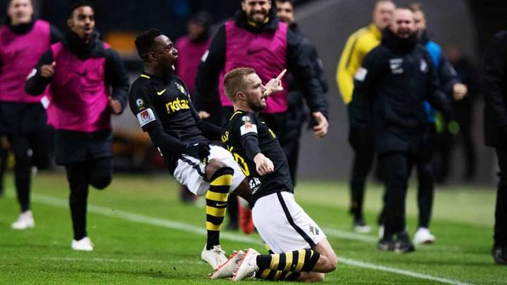 Marca un golazo, lo celebra faltando el respeto a sus rivales y acaba expulsado Marca un golazo, lo celebra faltando el respeto a sus rivales y acaba expulsado