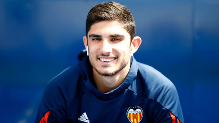Valencia Signs Goncalo Guedes From PSG After Successful Loan Last Season