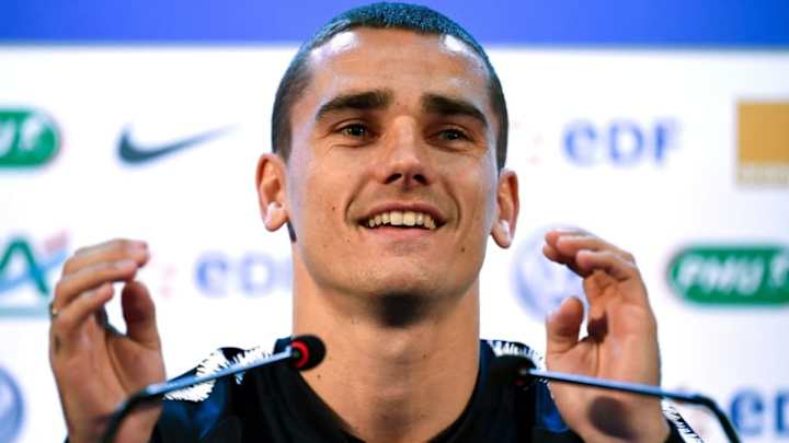 La selección de Francia solo permitió preguntas en francés y así reaccionó un periodista español