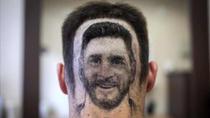 INCREÍBLE | El peluquero serbio que esculpe la cara de Messi en la cabeza de sus clientes
