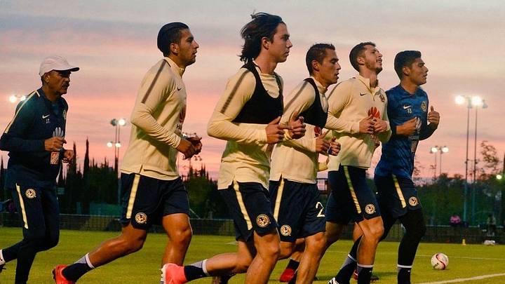 #Manchados | América aplica novatada a nuevo elemento del primer equipo #Manchados | América aplica novatada a nuevo elemento del primer equipo