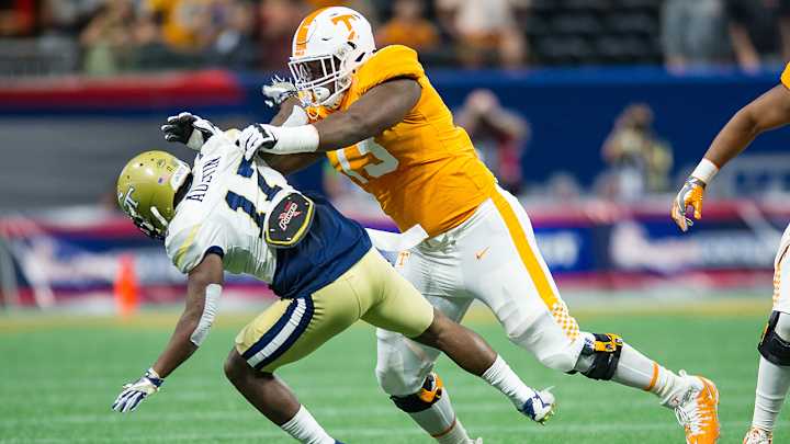 Vols OL Trey Smith Returns After Treatment for Blood Clots in Lungs