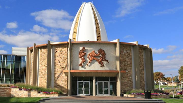 Pro Football Hall Of Famers Threaten Boycott Until NFL Provides Health Insurance and Salaries