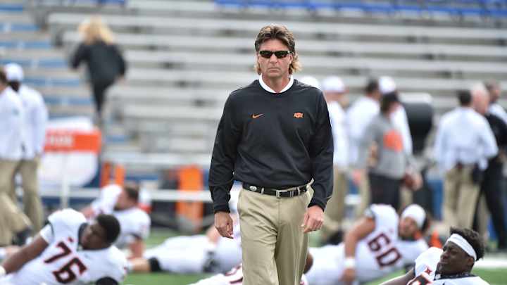 Mike Gundy Writes Check to Radio Host Who Lost Bet on Oklahoma State's Win Total for 2018