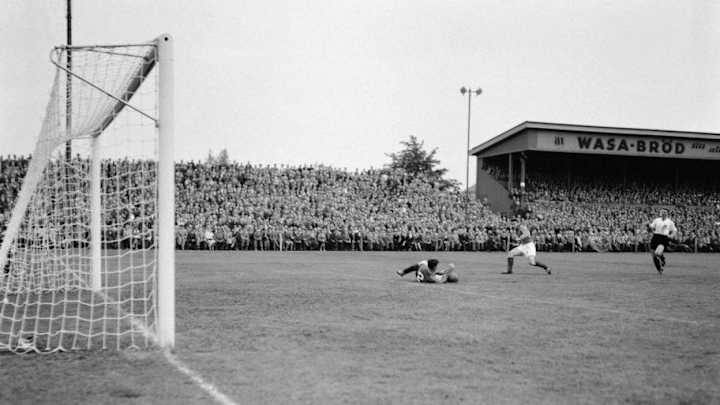 World Cup Countdown: 16 Weeks to Go - The 13 Players That Represented Debutant's Scotland In 1954