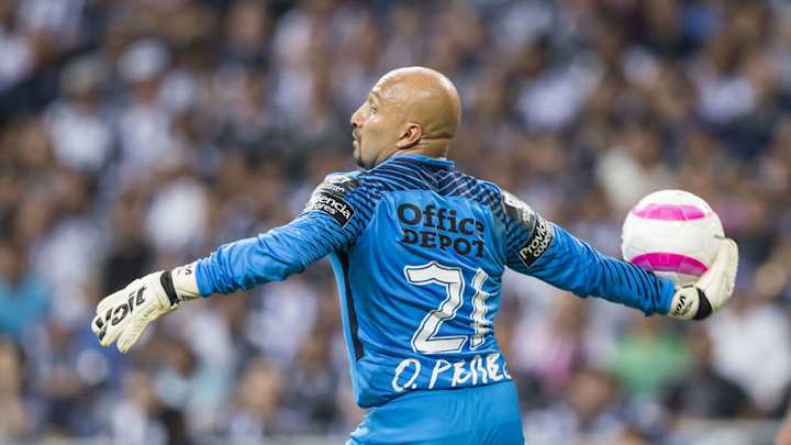 INVENCIBLE | Óscar Pérez retrasaría su retiro del futbol