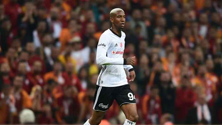 Benfica Star's Agent Set to Travel to England to Hold Talks With Man Utd Over Client