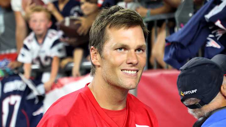 Patriots Celebrate Tom Brady's 41st Birthday With Giant No. 12 Cake, Balloon QB