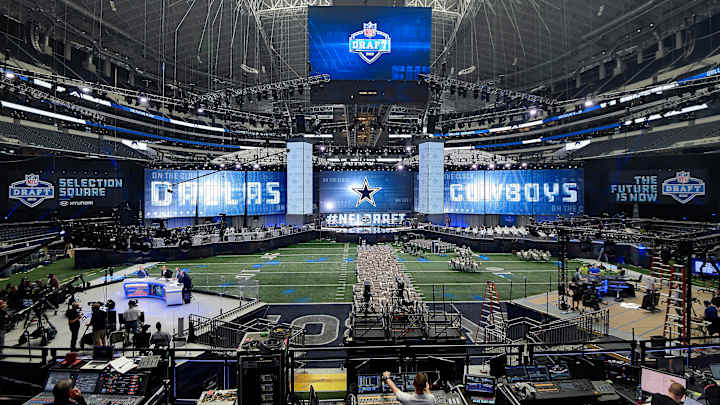 Thursday’s Hot Clicks: This NFL Draft Could Get Absolutely Crazy