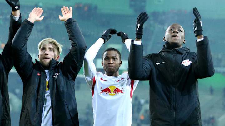 Hilarious Gladbach and Leipzig Twitter Accounts Get a Little Distracted During Boring Game
