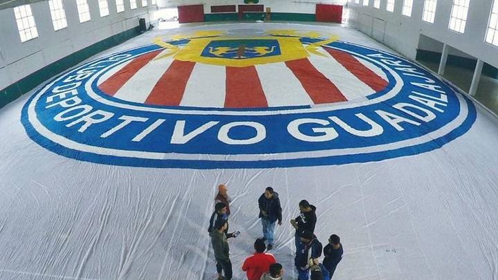 IMPRESIONANTE | Así será el mega telón que está preparando la afición de Chivas