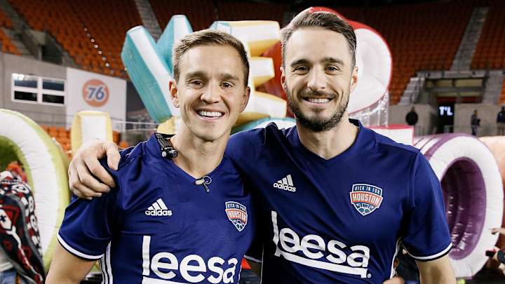 The ‘Hunky Plane Guy’ From That Viral Twitter Thread Is Stuart Holden’s Brother, Euan