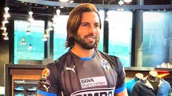 ​¿QUÉ PASÓ AHÍ? | Poncho De Nigris le hizo un ‘cariñito’ a Gignac