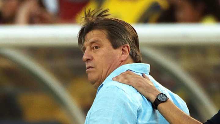 ​¡PONTE A TRABAJAR! | Fans tunden al Piojo por foto con Arath de la Torre