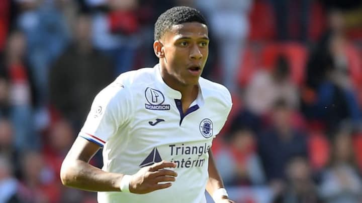 Barcelona Eye 'New Raphael Varane' as Possible Alternative to Expensive Matthijs De Ligt Barcelona Eye 'New Raphael Varane' as Possible Alternative to Expensive Matthijs De Ligt