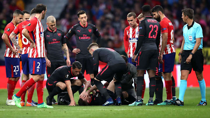 Arsene Wenger Admits Laurent Koscielny Will Miss World Cup if Scan Confirms Achilles Tear