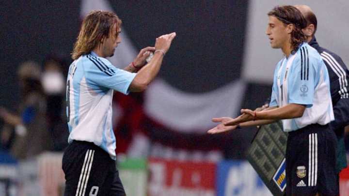 TELÉFONO BIELSA | La reacción de los hinchas en las redes tras el encuentro de Batistuta y Crespo