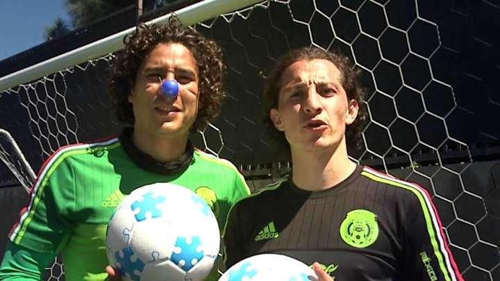BURLÓN | Andrés Guardado se mofó de Guillermo Ochoa