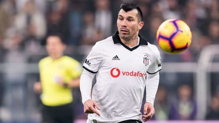 Gary Medel 'Keen' on West Ham Move After Hammers Make Initial Contact With Besiktas