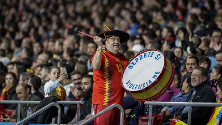 INSÓLITO | Manolo se queda sin su bombo y pide ayuda a Putin y Pedro Sánchez INSÓLITO | Manolo se queda sin su bombo y pide ayuda a Putin y Pedro Sánchez