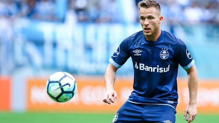 Incoming Barcelona Star Arthur Reveals 'Wanting to Meet' Lionel Messi Influenced Transfer Incoming Barcelona Star Arthur Reveals 'Wanting to Meet' Lionel Messi Influenced Transfer