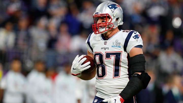 Report: Rob Gronkowski Plans to Return To NFL in 2018, WWE Will Wait