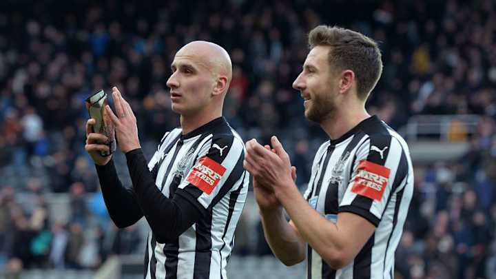 Ex-Red Devil Gary Neville Says Jonjo Shelvey's MOTM Performance Against Man Utd Was 'Joy to Watch'