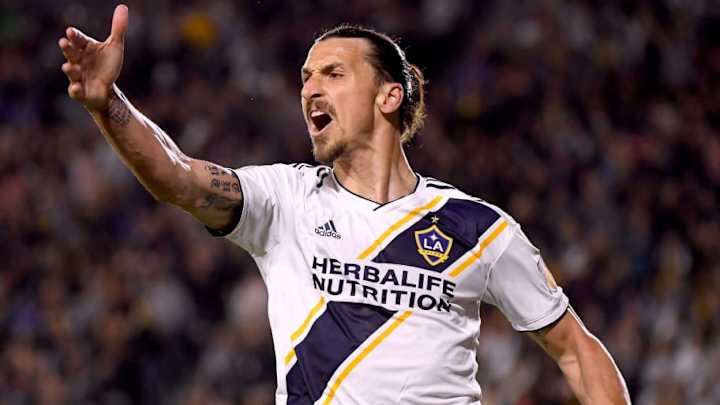 PREOCUPADO | Zlatan Ibrahimovic espera que la lesión de Jonathan Dos Santos no sea grave