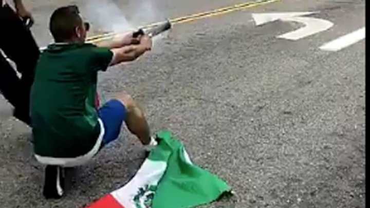 VÍDEO | Un fan mexicano fue arrestado en Estados Unidos por "celebrar de más" VÍDEO | Un fan mexicano fue arrestado en Estados Unidos por "celebrar de más"
