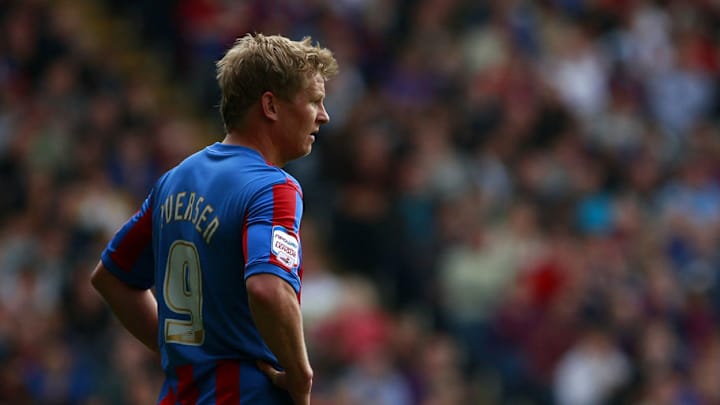 PHOTO: Former Spurs Striker Steffen Iversen Looks Scarily Similar to TV Chef Gordon Ramsay