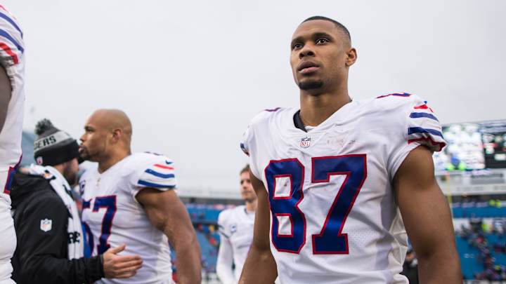 Thursday’s Hot Clicks: Ex-Bills WR and His Wife Had a Baby Because All There Is to Do in Buffalo Is Bone