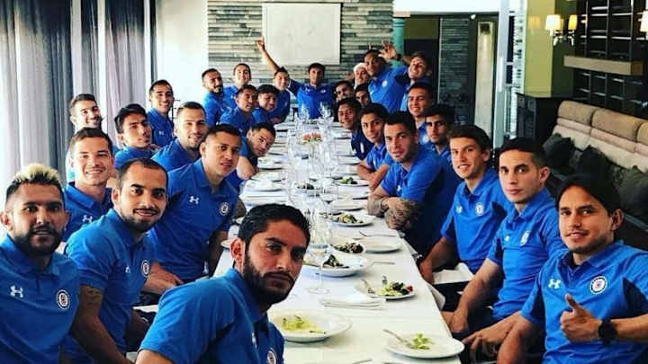 EJEMPLAR | El gran gesto de la plantilla de Cruz Azul con Santos Laguna digno de admiración