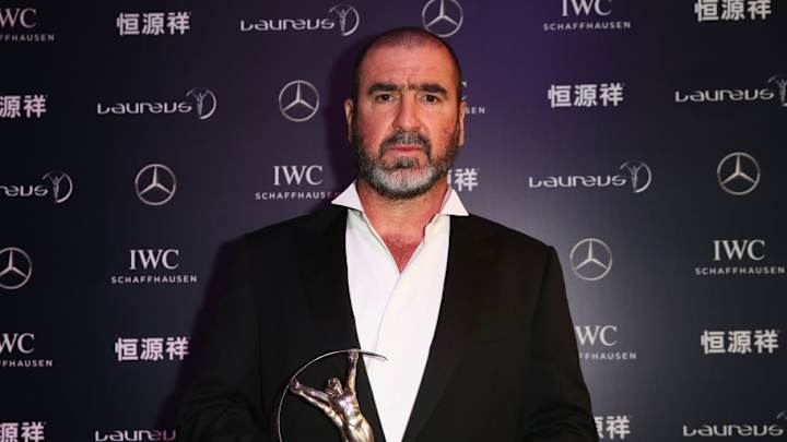 Cantona critica la actuación de los jugadores del Barcelona y los llama "perros rabiosos"