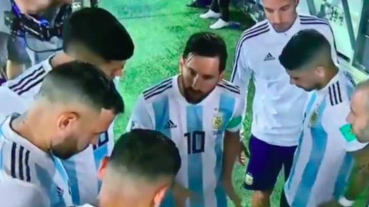 La charla motivadora de Messi durante el descanso contra Nigeria La charla motivadora de Messi durante el descanso contra Nigeria