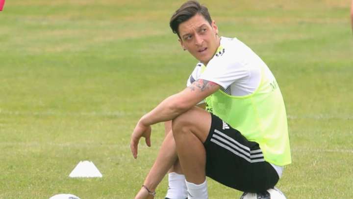 Mesut Ozil Not Expected to Miss Start of World Cup Despite Back Injury