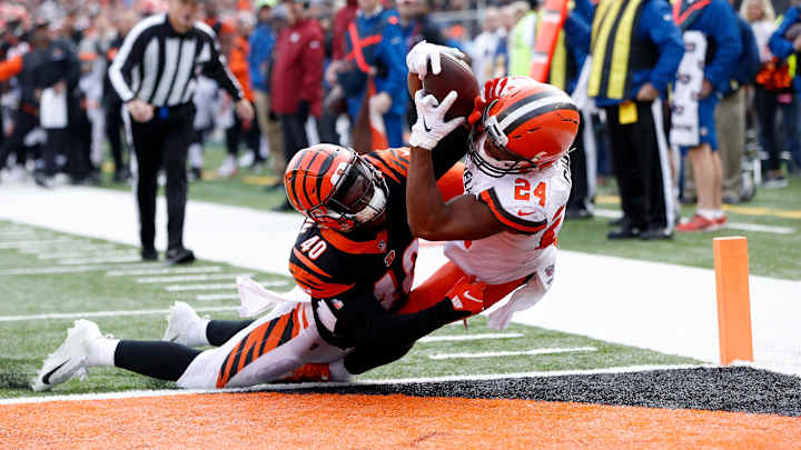 Browns' Offense Erupts for 35 Points in Commanding Victory Over Bengals