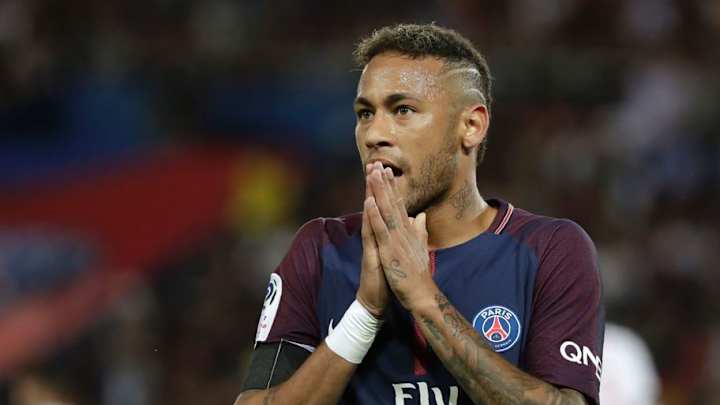 Neymar's Lawyer Shows Off the Incredible Check Used to Bring the Brazilian to PSG