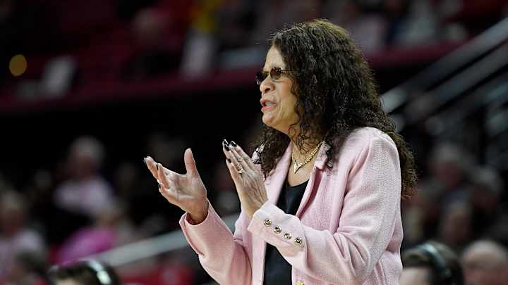 Rutgers' C. Vivian Stringer Becomes Fifth Women's Division I Coach to Record 1,000 Career Wins Rutgers' C. Vivian Stringer Becomes Fifth Women's Division I Coach to Record 1,000 Career Wins