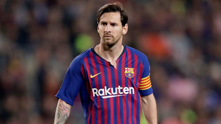 Lionel Messi Returns to Barcelona Training Just 11 Days After Suffering Fractured Arm Lionel Messi Returns to Barcelona Training Just 11 Days After Suffering Fractured Arm