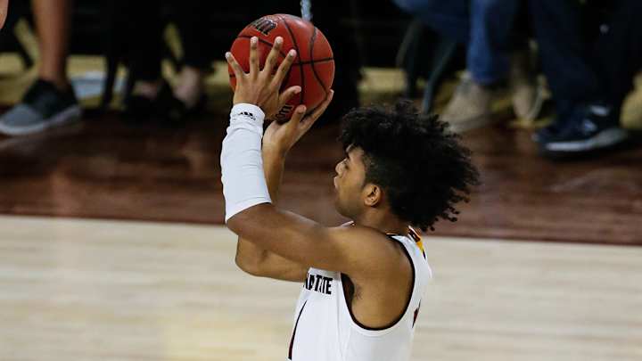 Arizona Cheerleader Ejected for Heckling Arizona State Player