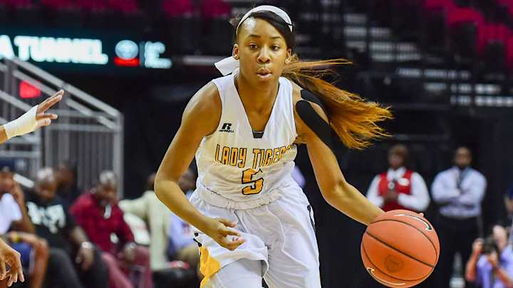 LeBron James Gives Shoutout to Grambling’s Shakyla Hill For Quad-Double LeBron James Gives Shoutout to Grambling’s Shakyla Hill For Quad-Double