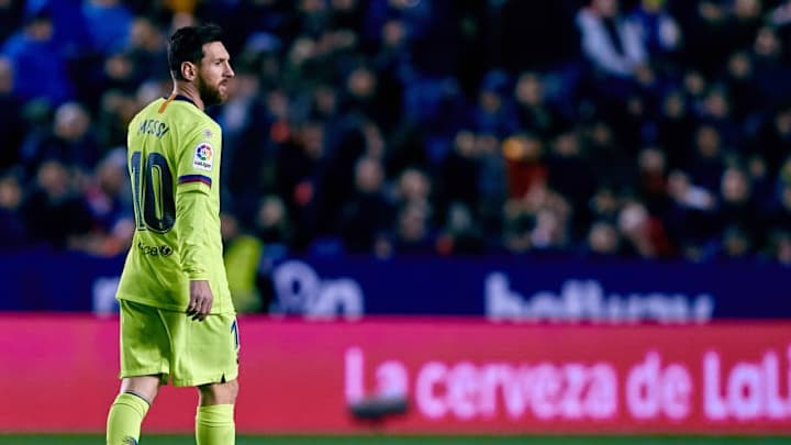 "Solo patea bien con una pierna", dijo Pelé y los memes estallaron tras otra función de Messi