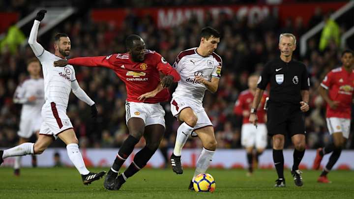 Manchester United Travels to Burnley Amid Alexis Sanchez Speculation