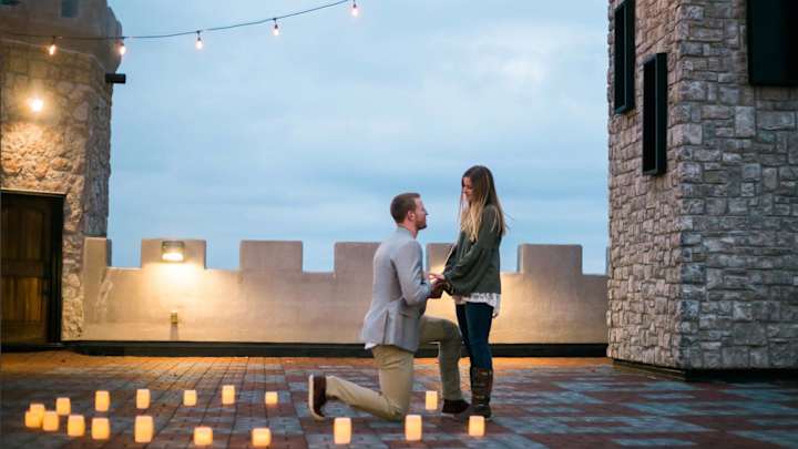 Look: Eagles Quarterback Carson Wentz Proposes to Girlfriend